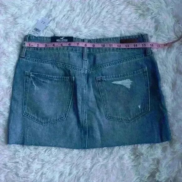 Hollister Denim Mini Skirt.  Size 9/waist 29.  Distressed w frayed edging. NWT. - Picture 5 of 6
